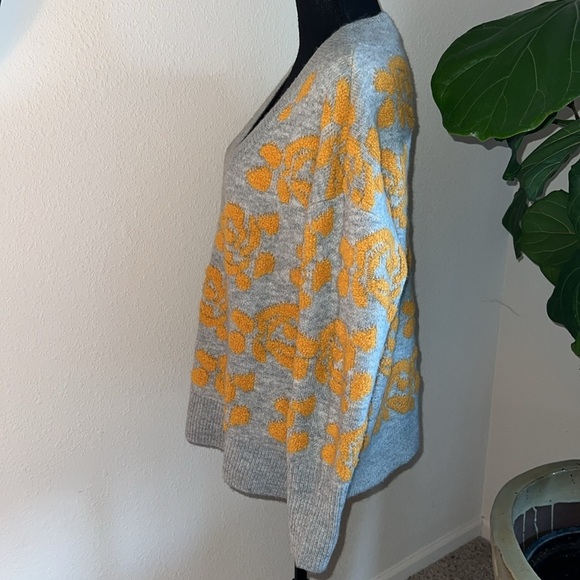 TRIBAL Woman’s V-Neck Intarsia Gray Inlay Floral Accent Sweater-Sunset Large - Picture 7 of 16